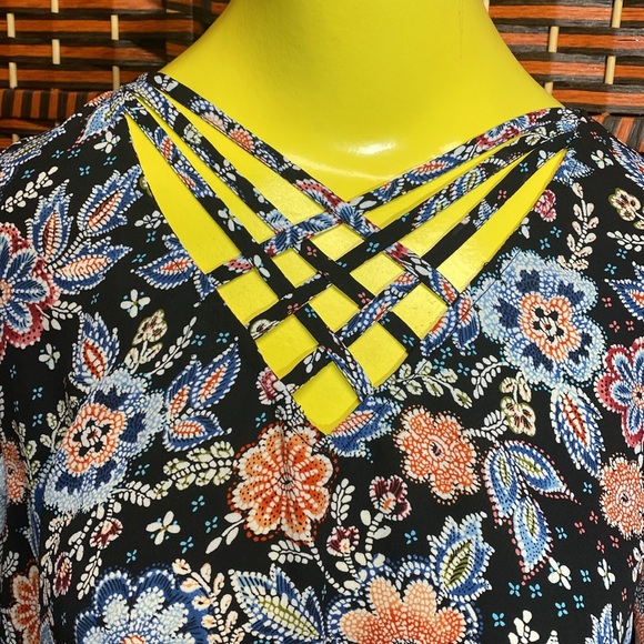 Sami & Jo floral print blouse size Medium - Picture 2 of 8